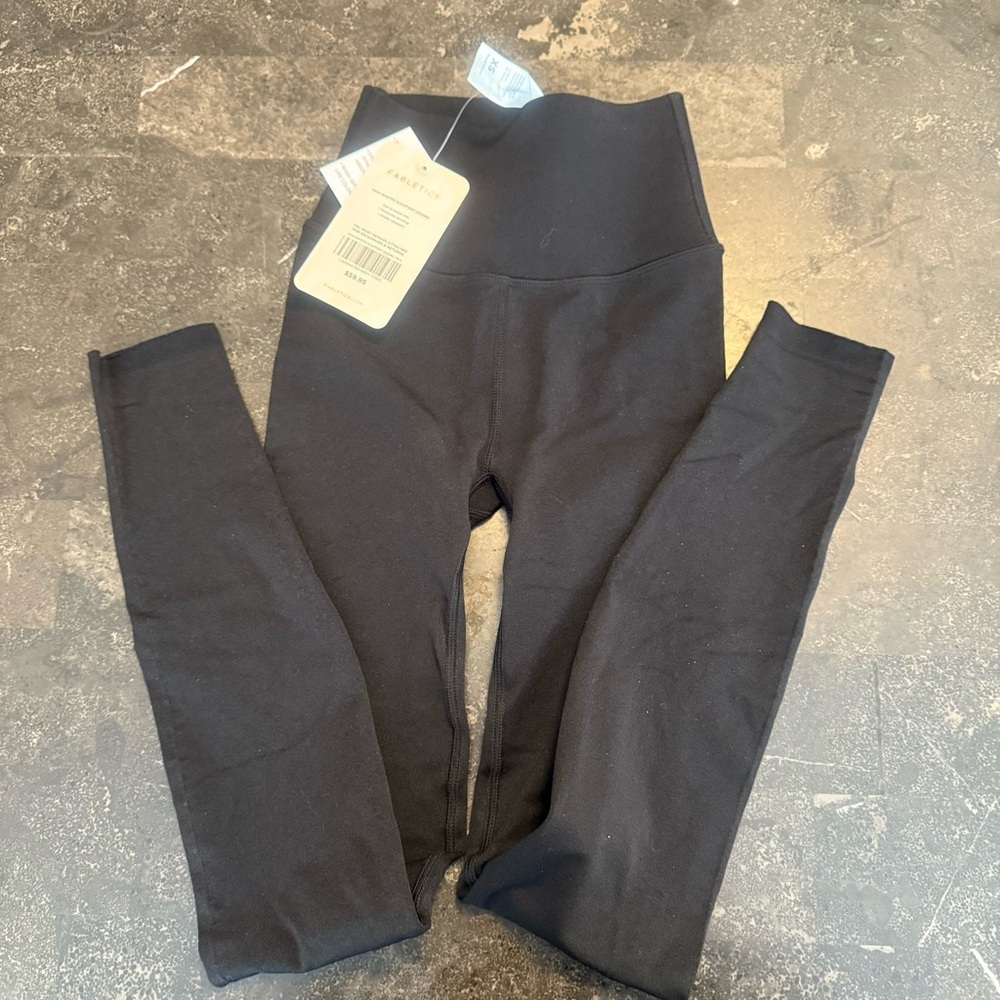 New with tags Fabletics High wasted sculpt knee leggings